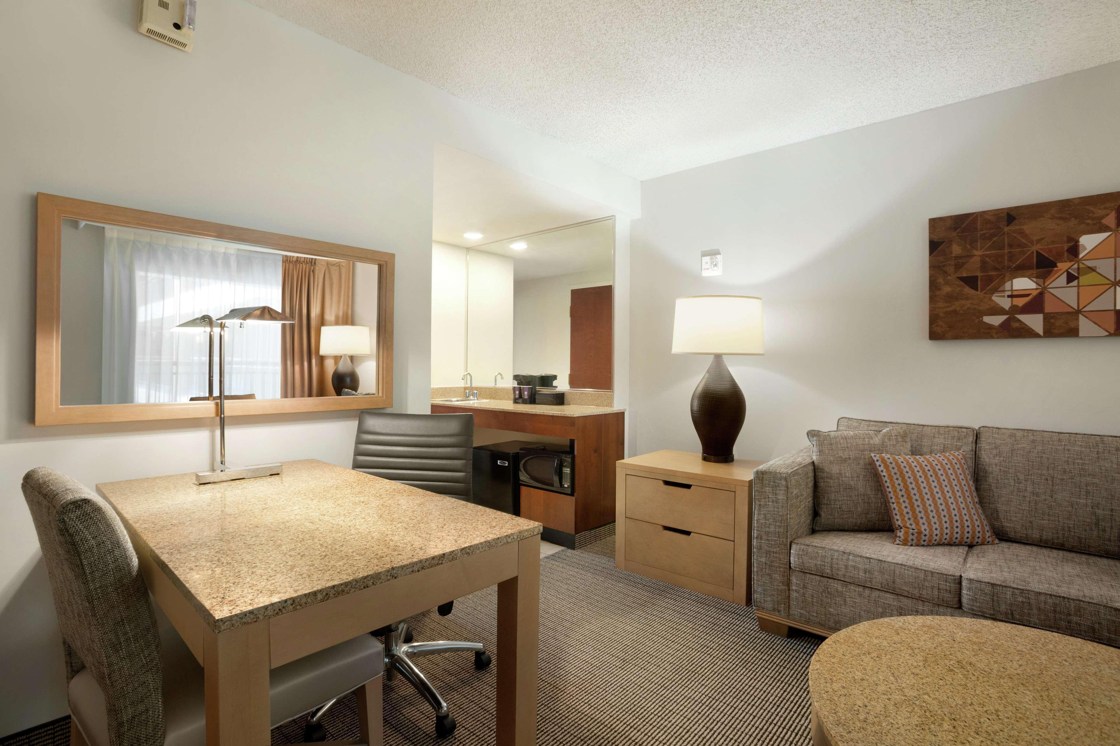 เอมบาสซีสวีท เดนเวอร์ อินเตอร์เนชั่นแนลแอร์พอร์ต Hotel ภายนอก รูปภาพ